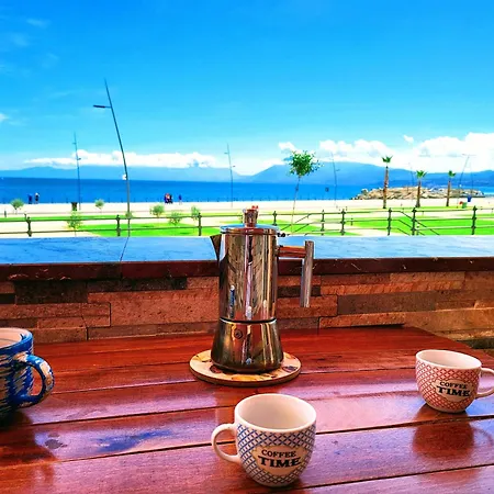 Apartment Seafront House Gabbiano Blu *